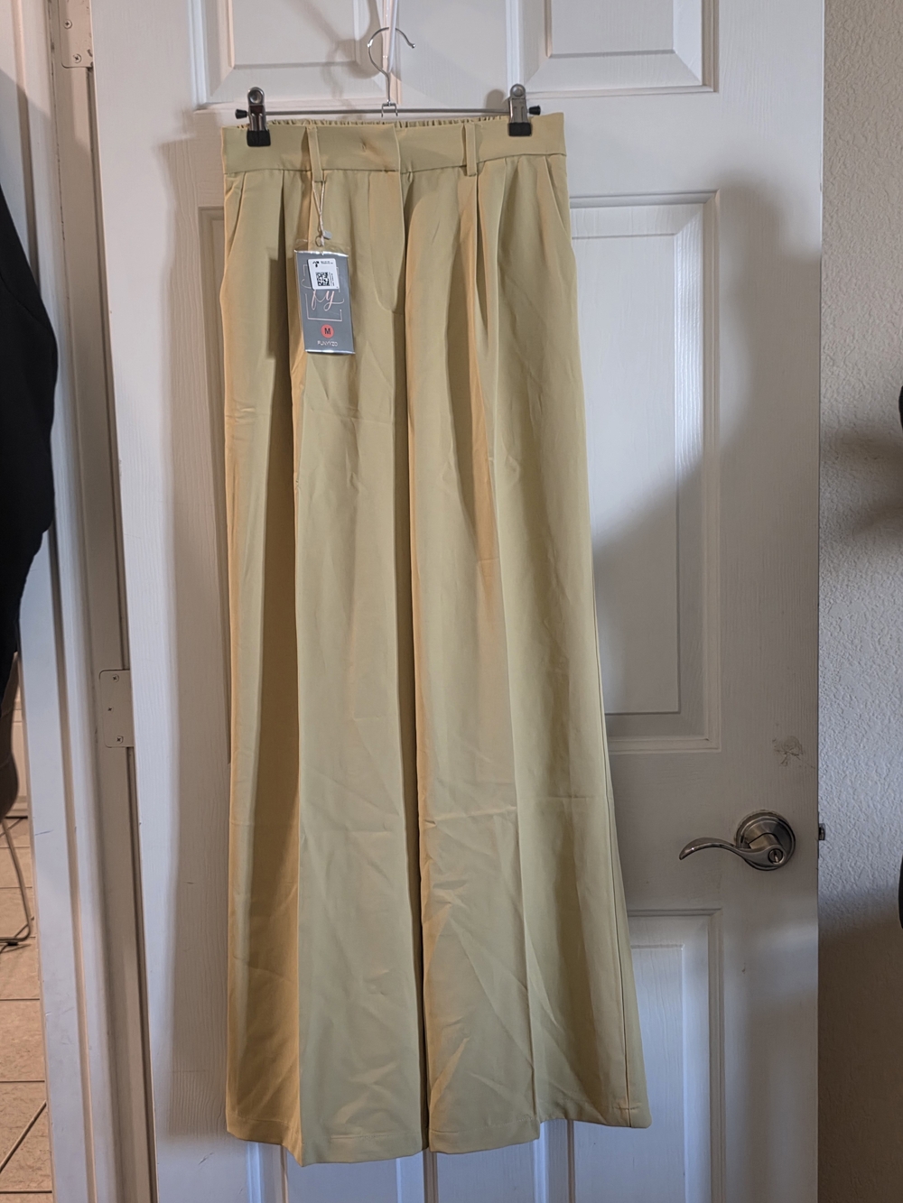 Wide-Leg Pleated Trousers in Light Yellow